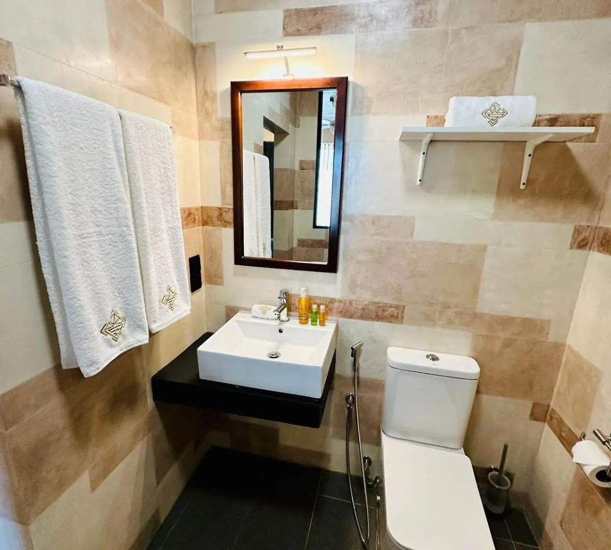 Limeshine - Airport Transit Hotels & Residences Katunayake