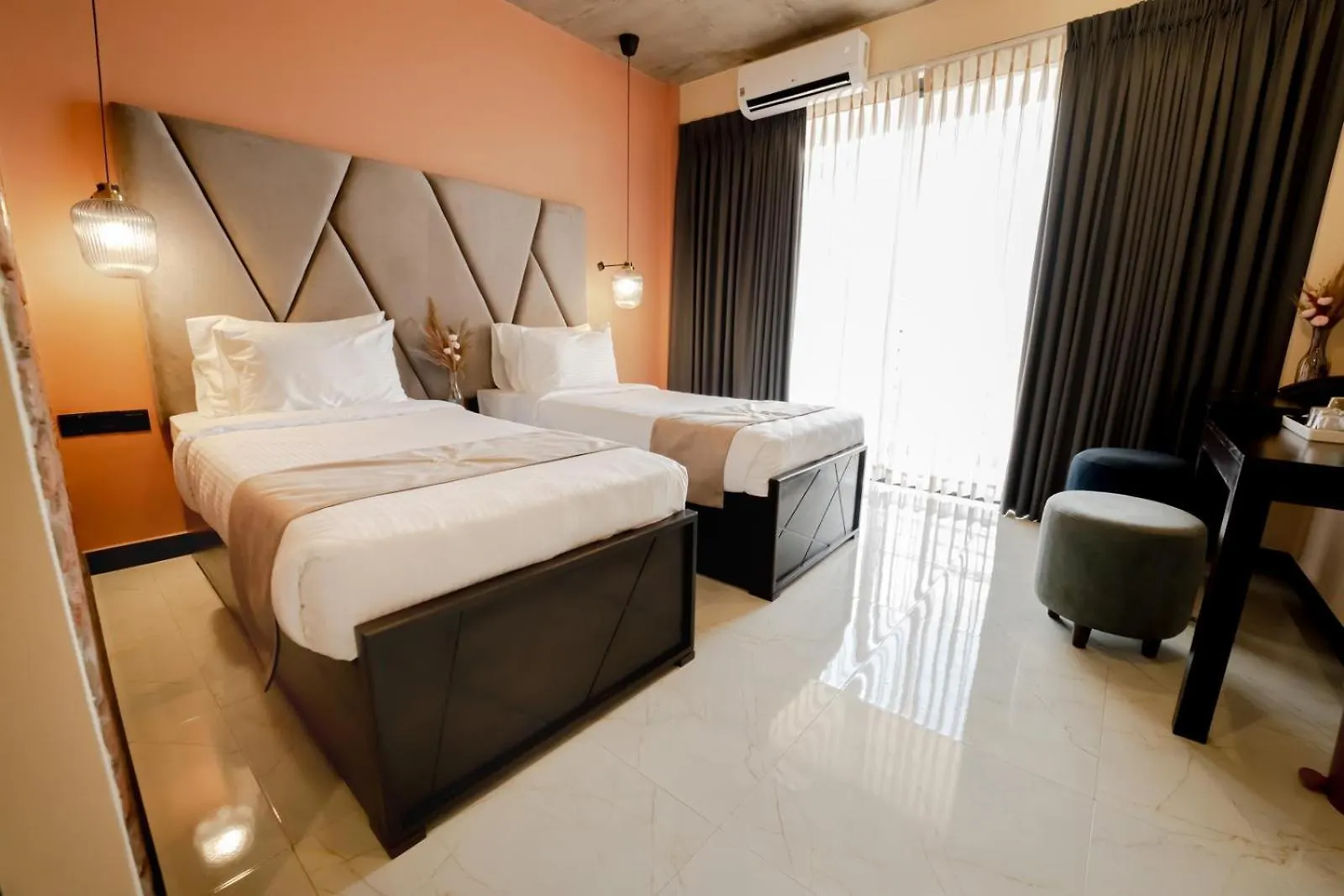 Limeshine - Airport Transit Hotels & Residences Katunayake 4*,  Sri Lanka